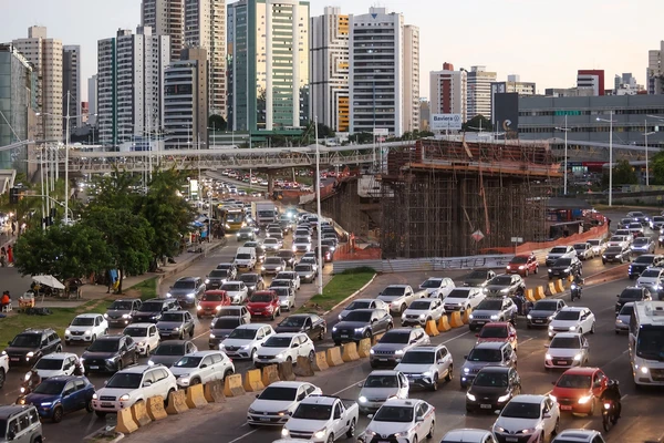 IPVA pode mudar no Brasil: proposta quer cobrar imposto pelo peso do veículo e fixar teto de 1%
