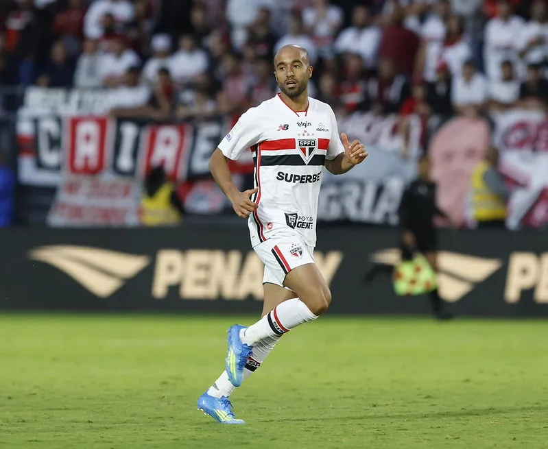 Lucas Moura sofre lesão grave contra o Bahia e pode perder a temporada
