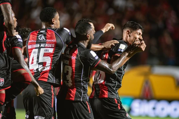 Vitória iguala pontuação do primeiro turno de 2025 com seis jogos a menos