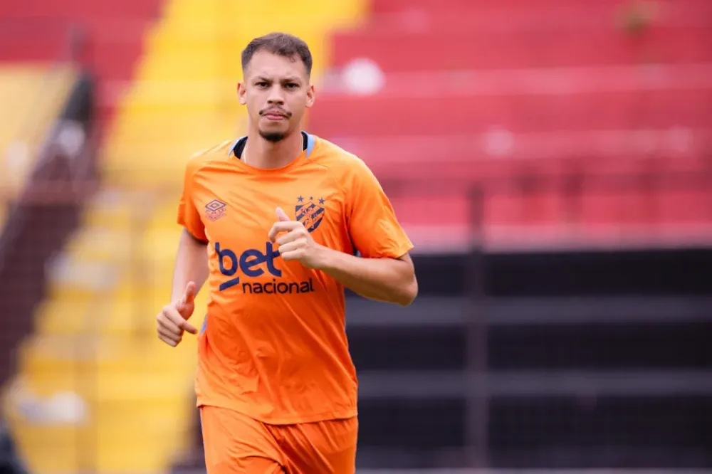 Vitória pode ganhar bônus milionário com empréstimo de zagueiro