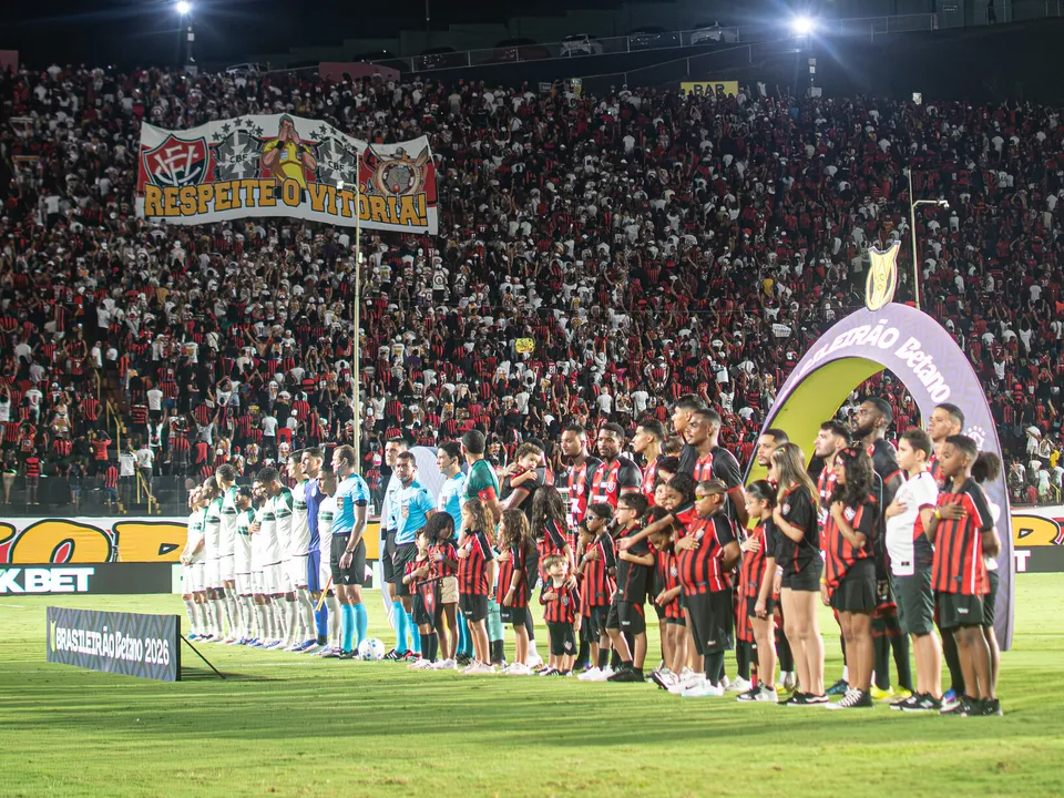 Vitória é punido pelo STJD após protestos contra arbitragem e CBF