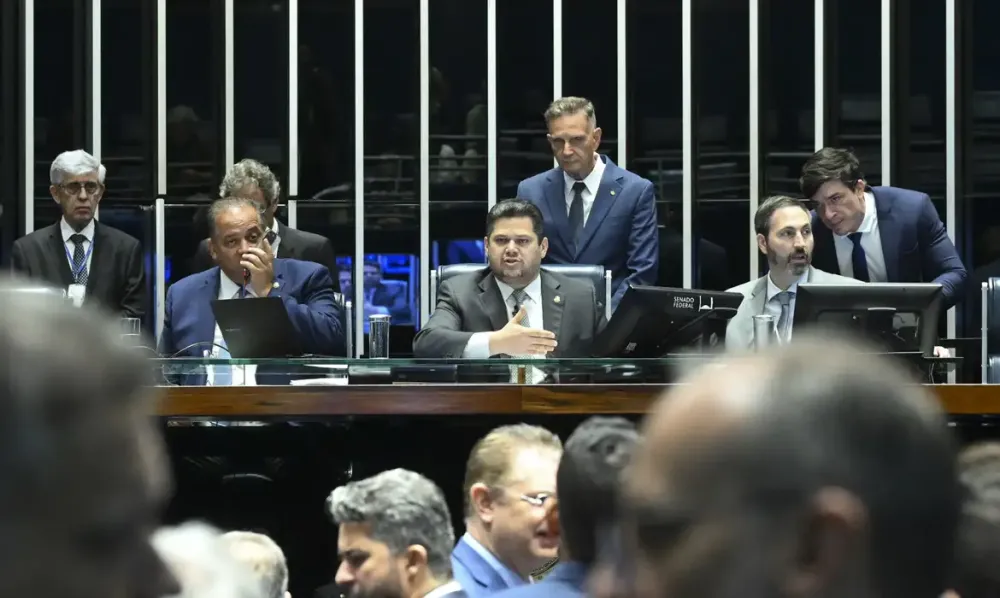 Alcolumbre promulga lei que beneficia condenados pelo 8/1