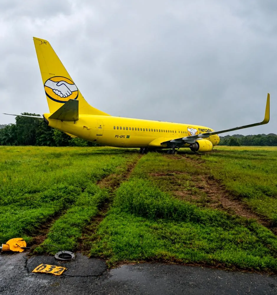 Avião cargueiro do Mercado Livre sai da pista durante pouso no Aeroporto de Salvador