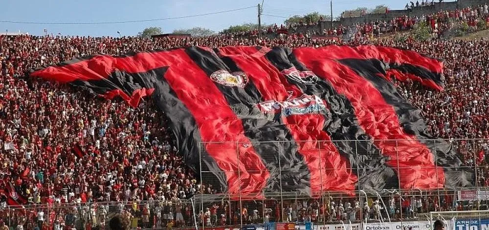 Vitória 127 anos: Rubro-Negro faz aniversário às vésperas de decisão contra o Flamengo