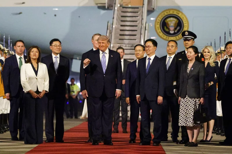 Trump chega à China para encontro com Xi Jinping