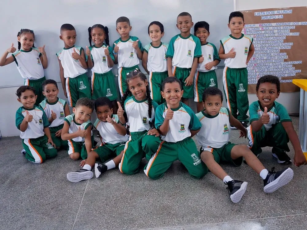 Pojuca inicia entrega oficial de novos fardamentos para estudantes da rede municipal