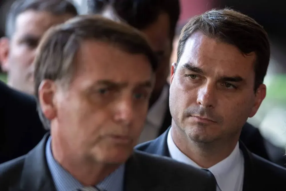 Caso Master: Bolsonaro orientou Flávio a ficar “firme” após escândalo