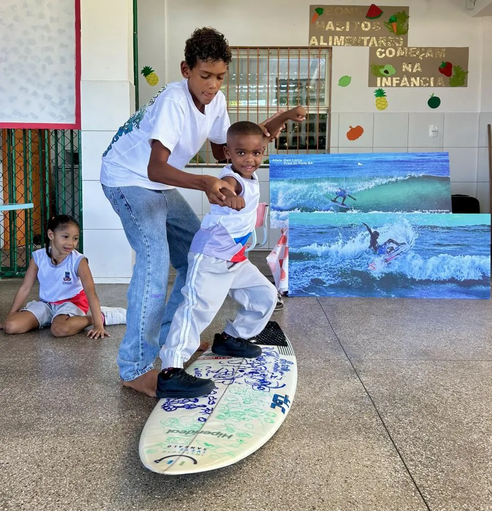 Surfista Davi Lucca inicia projeto “Geração que Inspira” em escola de Camaçari