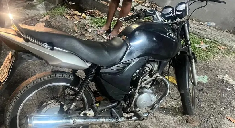 PM apreende motocicleta com adulteração em Monte Gordo, em Camaçari