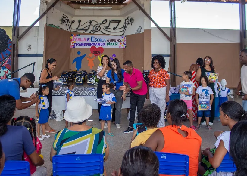 Dia D da Família mobiliza comunidade escolar em escolas municipais de Lauro de Freitas