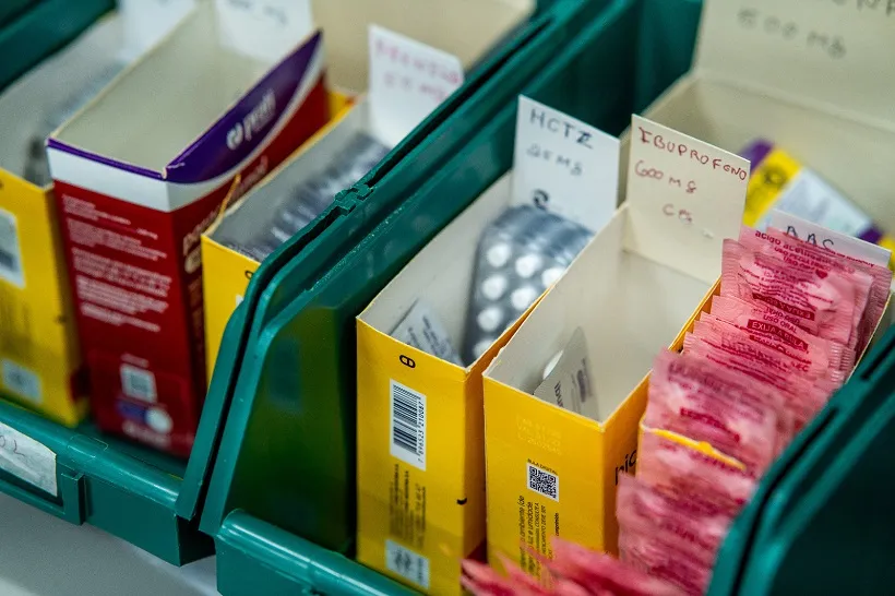 Camaçari lança sistema para controlar entrega de medicamentos e informatiza 53 farmácias
