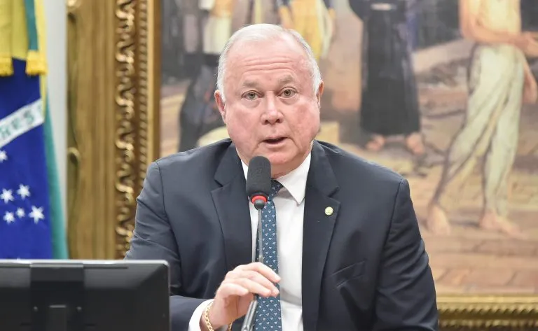 Paulo Azi rebate Lucas Reis sobre PEC do fim da escala 6x1 e acusa petista de espalhar “fake news”