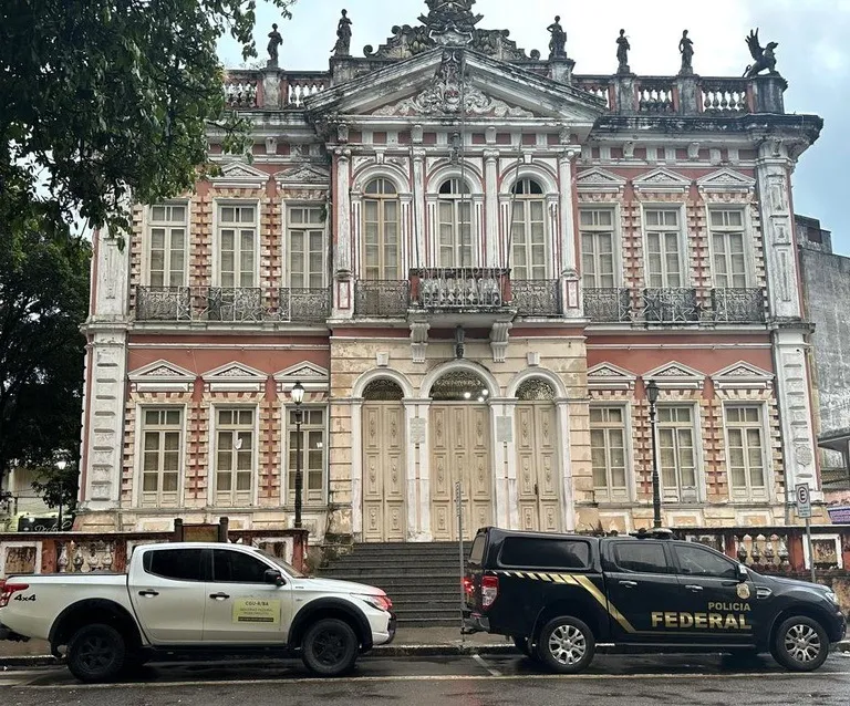 PF cumpre mandados em Camaçari e Lauro de Freitas em investigação sobre desvio de verba da merenda escolar