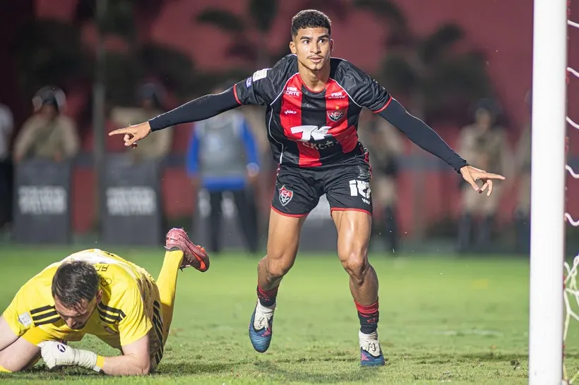 Vitória vence o Internacional no Barradão e sobe para a 9ª colocação da Série A