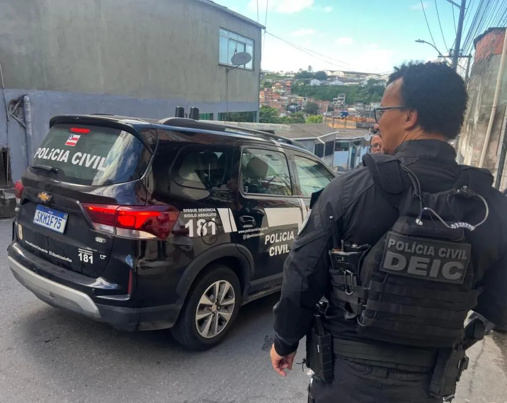 Polícia Civil cumpre mandados em Lauro de Freitas contra grupo investigado por sequestro e extorsão