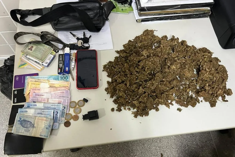 Mototaxista é preso em flagrante com maconha no Centro de Mata de São João