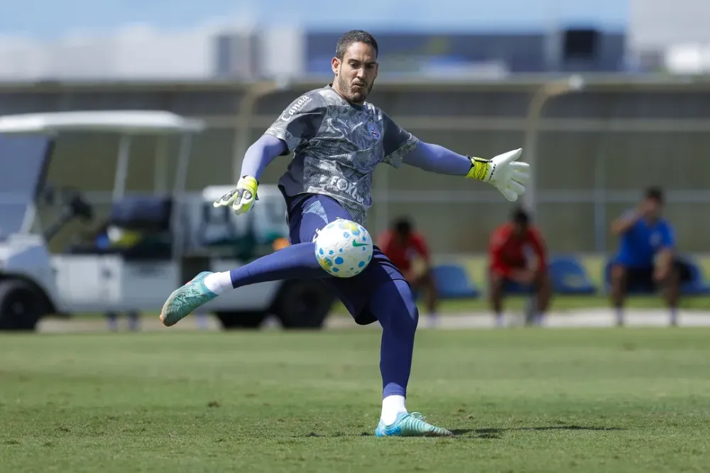 Recuperado, Ronaldo volta aos treinos em meio à crise no gol do Bahia