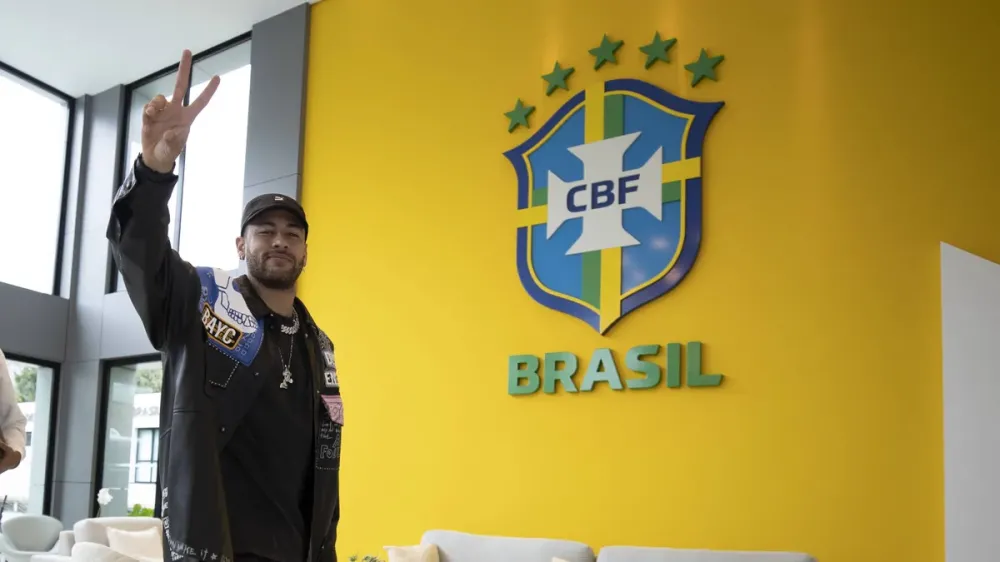 Edema tira Neymar do primeiro treino do Brasil antes da Copa do Mundo