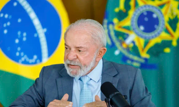 Lula realiza quarta sessão de radioterapia após retirada de câncer de pele