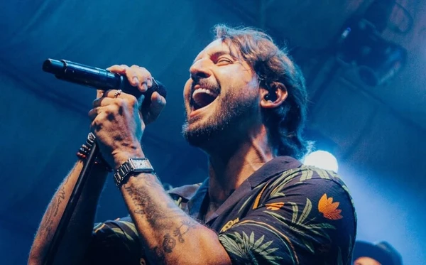 Felipe Pezzoni anuncia saída da Banda Eva após 14 anos e prepara carreira solo
