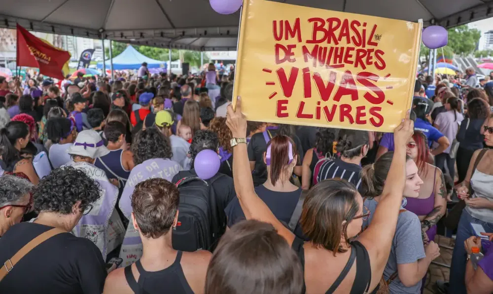 Órfãos de vítimas de feminicídio passam a ter direito a pensão especial do INSS