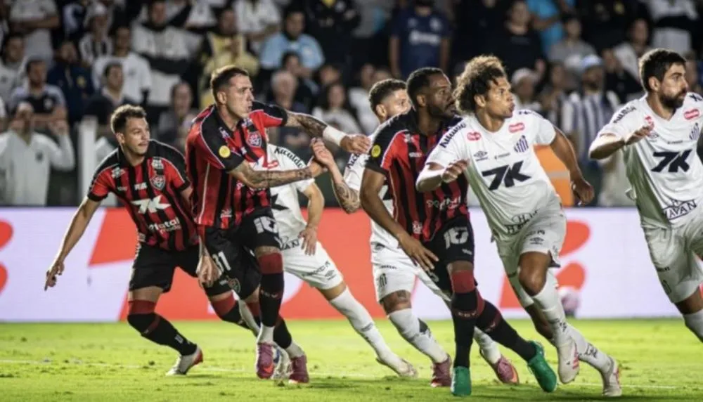 Vitória chega a Santos para enfrentar o Santos neste sábado (30)