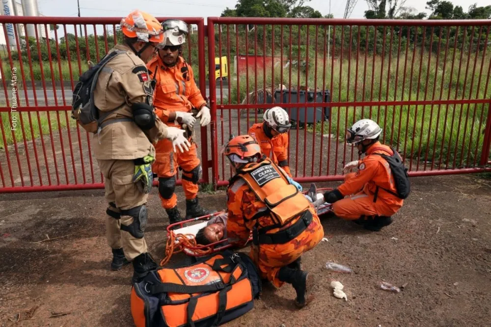 Camaçari e Mata de São João recebem simulações do maior treinamento integrado de bombeiros do Nordeste