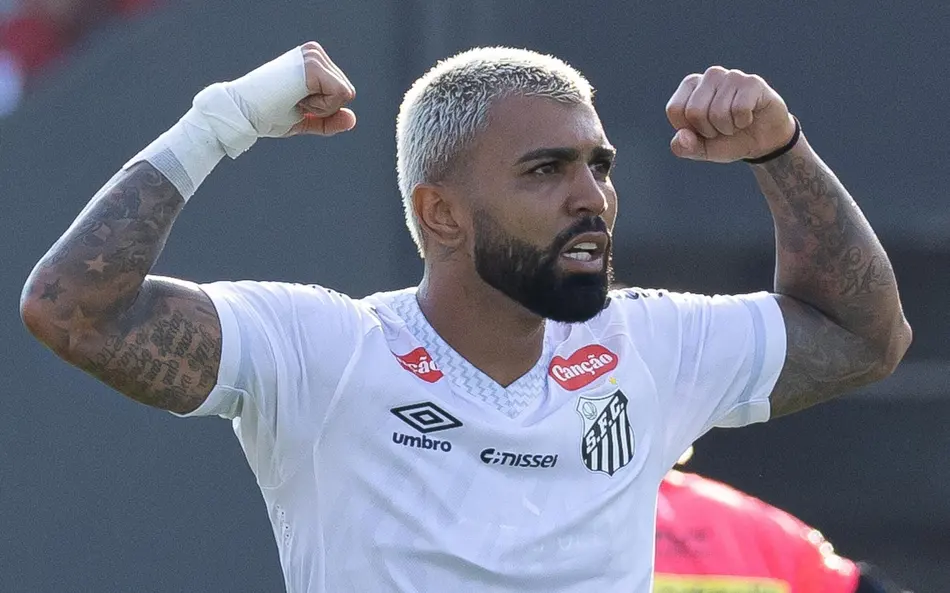 Gabigol será denunciado no STJD por gesto obsceno contra o Vitória