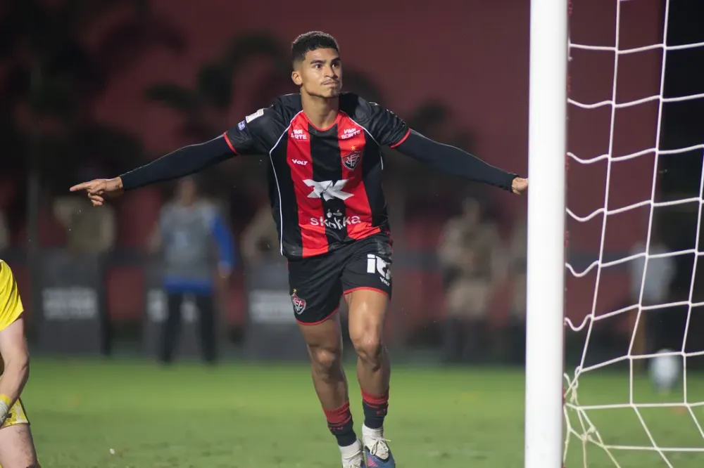 Vitória acerta compra em definitivo de Renê; veja detalhes