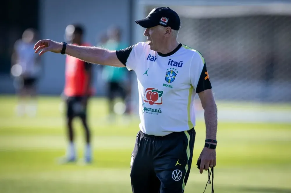 Ancelotti muda Brasil contra Egito e testa Paquetá e Igor Thiago