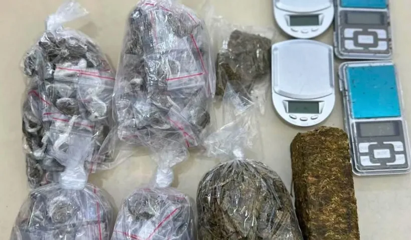 PM apreende drogas e materiais utilizados no tráfico em Candeias