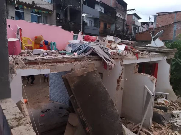 Criança de 9 anos fica ferida após desabamento de imóvel em Pirajá