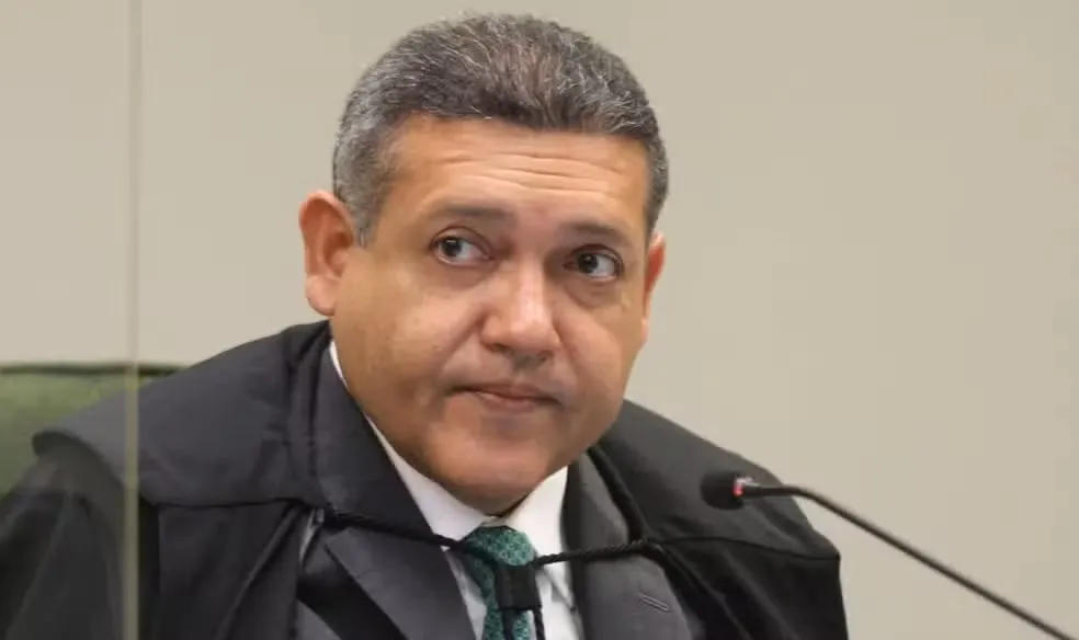 Nunes Marques manda suspender pesquisa com queda de Flávio