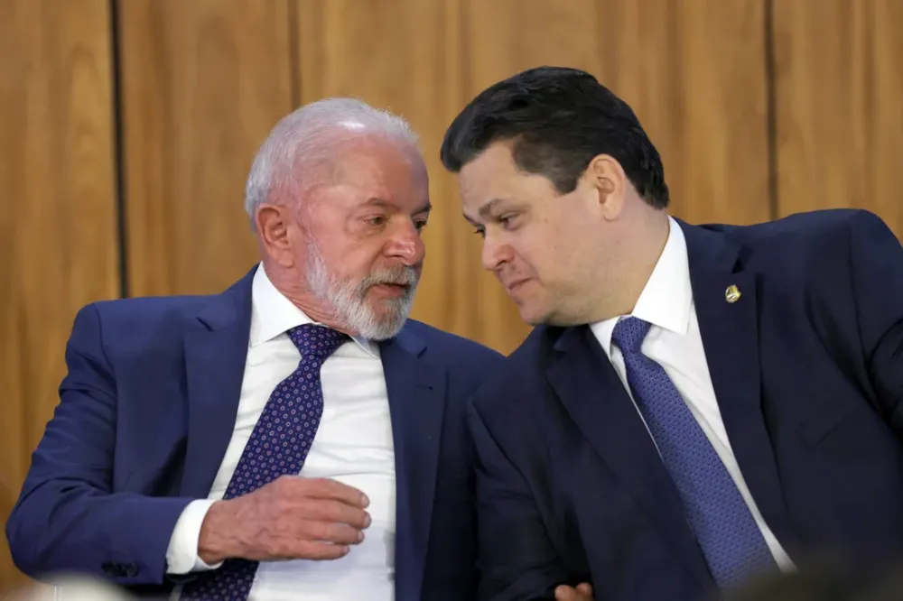 Avanço da PEC 6x1 depende de conversa entre Lula e Alcolumbre