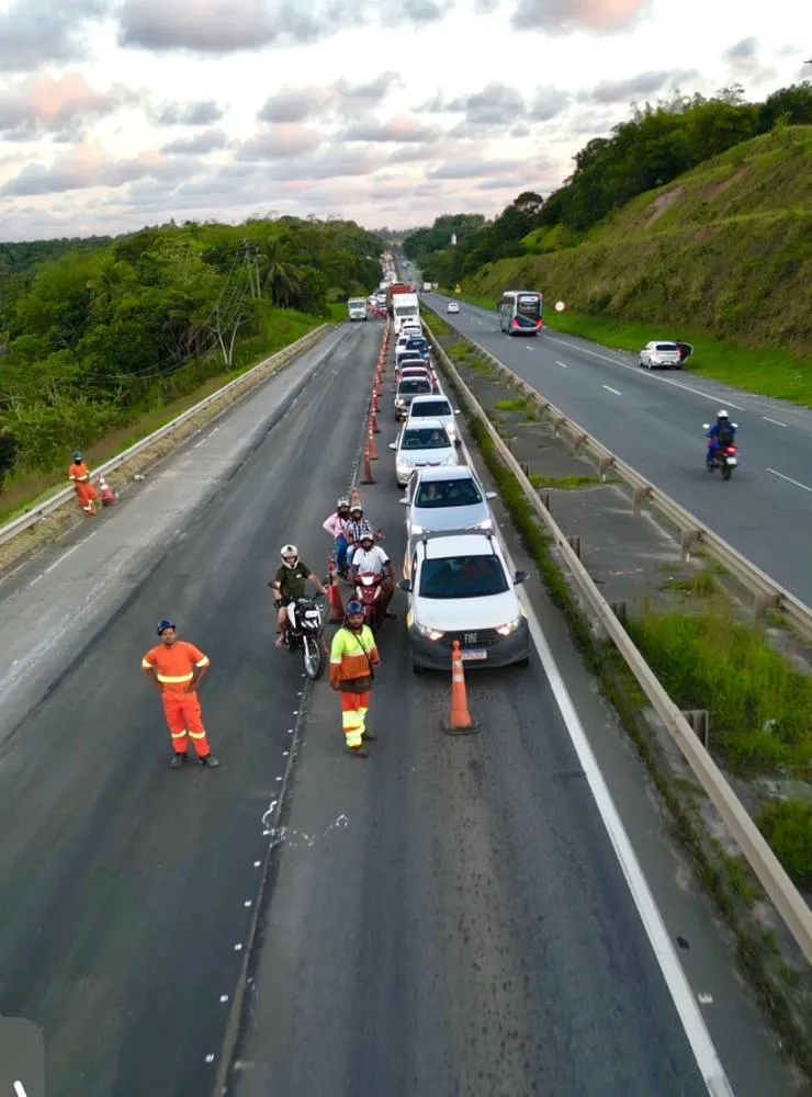 Obra sem fim na Via Parafuso revolta motoristas e transforma trajeto para Camaçari em teste de paciência