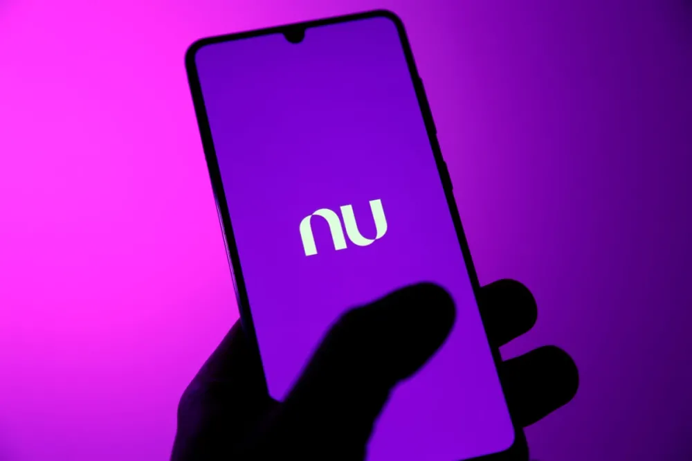 Notificação sobre suposto encerramento do Nubank assusta clientes e gera repercussão nas redes sociais