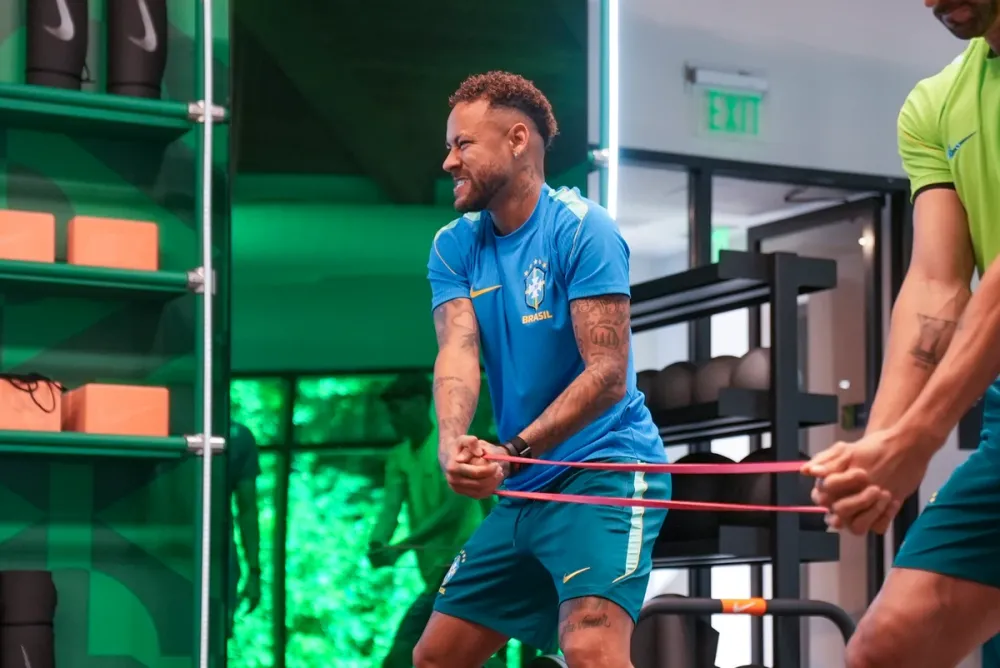 Neymar segue em recuperação e vira dúvida para duelo do Brasil contra o Haiti