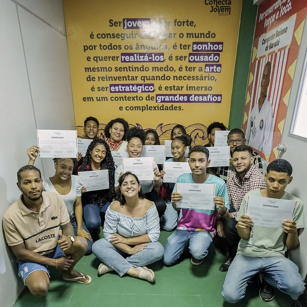 Conecta Jovem certifica 81 alunos após conclusão de cursos de informática