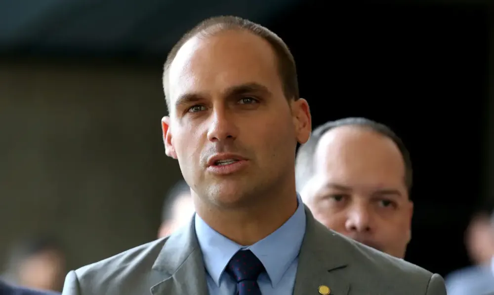 STF condena Eduardo Bolsonaro a 4 anos e 2 meses de prisão por coação em processo sobre trama golpista