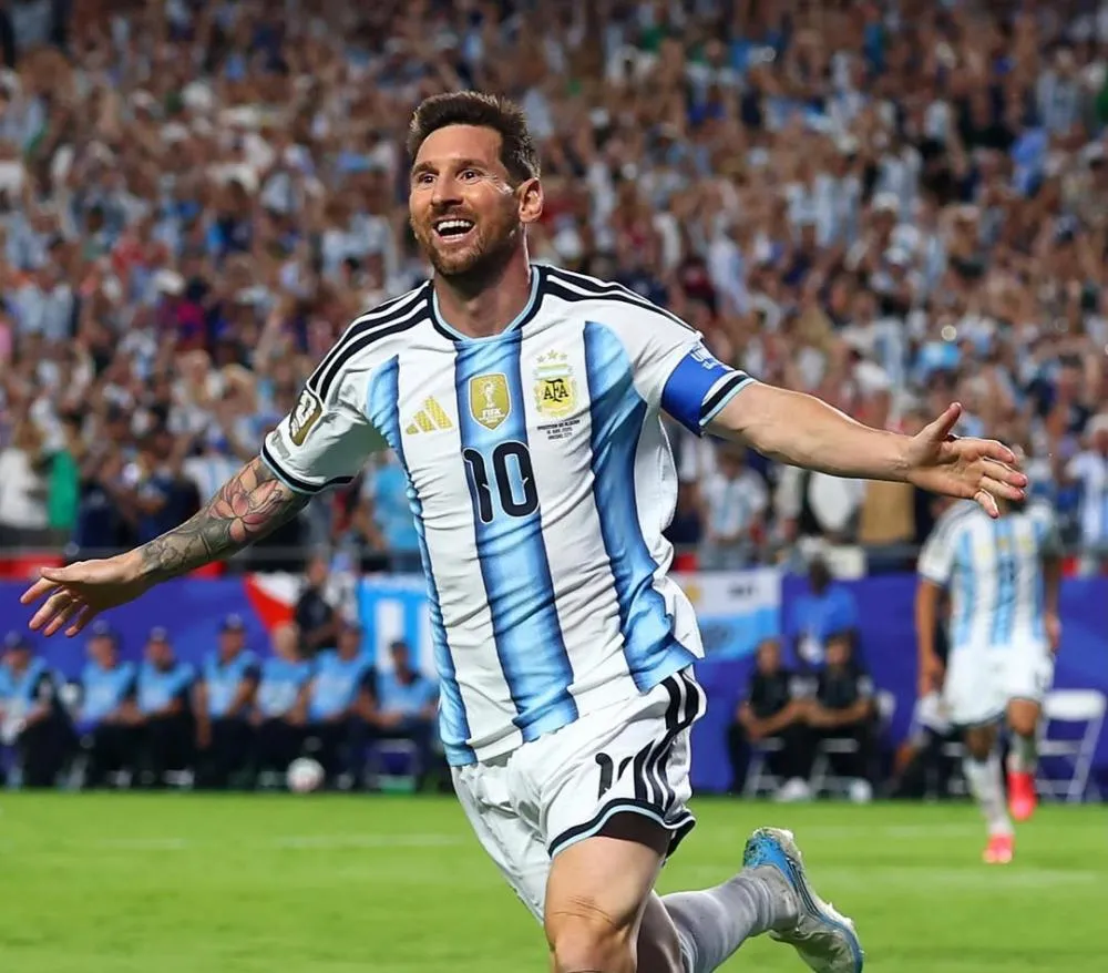 Com hat-trick na estreia, Messi iguala Klose e alcança topo da artilharia das Copas