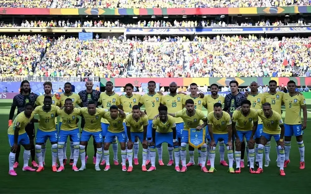 Venda de chuteira rosa dispara no Brasil após jogos da Copa do Mundo