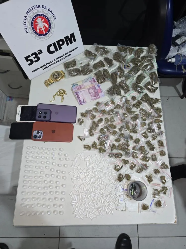 PM apreende grande quantidade de drogas em Praia do Forte e conduz dois suspeitos por tráfico