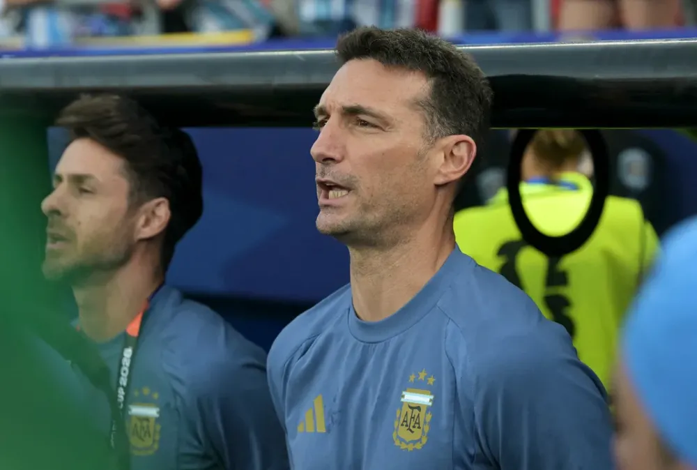 Técnico da Argentina deixa rivalidade de lado e diz ser “fã do Brasil”