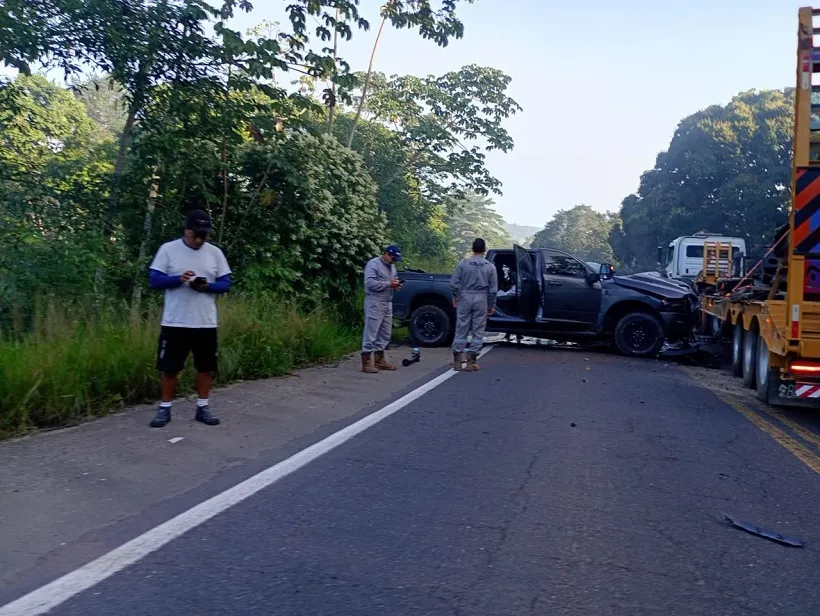 Acidente entre caminhonete e caminhão deixa três mortos entre Catu e São Sebastião do Passé