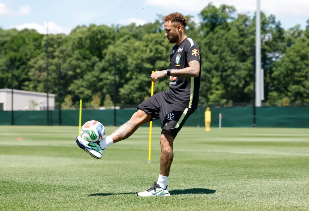 Neymar permanece em tratamento, não viaja para enfrentar o Haiti e segue como dúvida para a fase de grupos