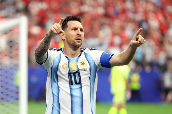 Messi marca dois gols, alcança recorde histórico e classifica a Argentina no Grupo J