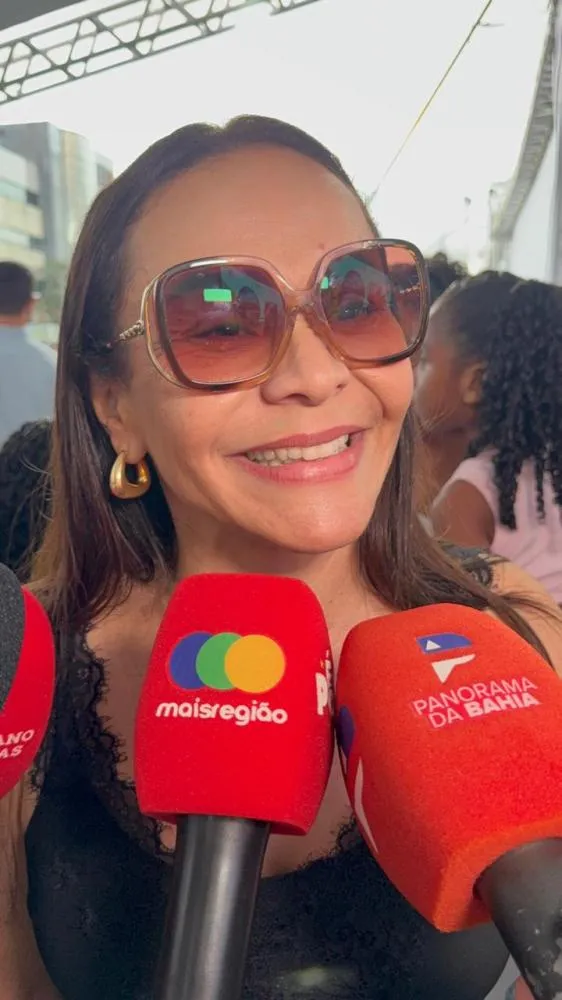 Ivoneide sai em defesa de Jaques Wagner, cobra tratamento igual da PF e cita ACM Neto e Flávio Bolsonaro