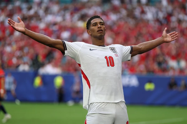 Bellingham decide, Inglaterra vence a Noruega na prorrogação e avança à semifinal da Copa 