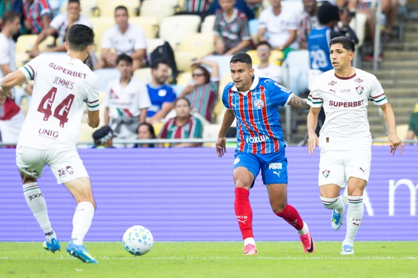Bahia perde para o Fluminense em amistoso marcado por polêmica de arbitragem no Maracanã