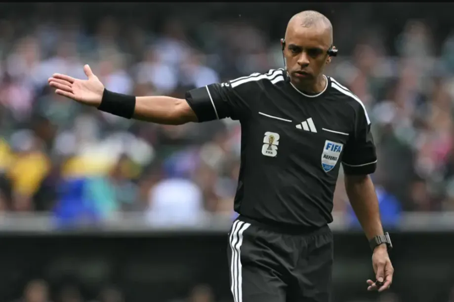 Wilton Pereira Sampaio fica perto de apitar final da Copa do Mundo